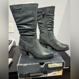 Woman’s stylish Blondo leather waterproof boots in size 9